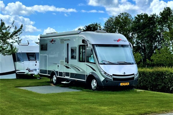 Waterpas verharde Camperplaats Camping Landgoed Moerslag St Geertruid Maastricht Zuid Limburg