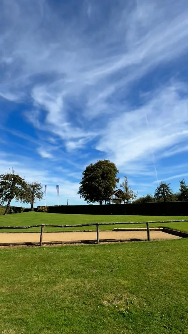 #zuidlimburg #landgoedmoerslag #maastricht #vakantiehuis #wandelen #bijzonderplekje #fietsen #wellness #placewithaview #ecofriendly #hottub #pizzaoven #luxury #lifestyle #weekendjeweg #familiebedrijf #kleinschalig #resort #highend